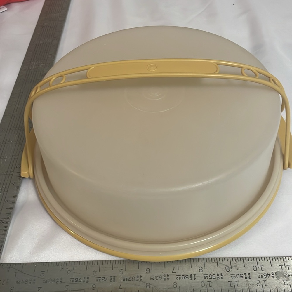 Tupperware‎ 8”Pie Cake Keeper Carrying Handle Traditional Mustard Yellow White